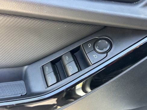 Used 2026 Chevrolet Equinox LT w/ Safety and Technology Package FWD image 16