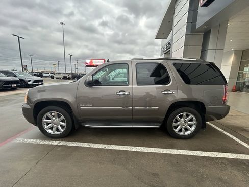 Used 2013 GMC Yukon Denali image 2