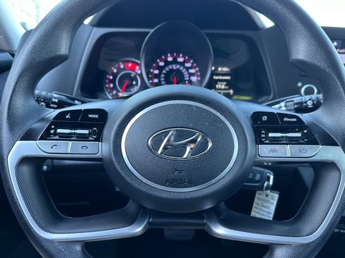 Used 2022 Hyundai Elantra SE FWD image 21