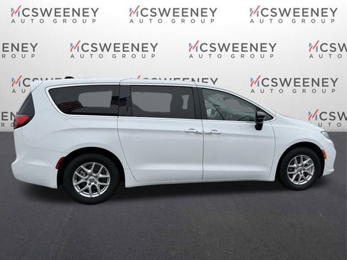 Used 2024 Chrysler Pacifica Touring-L image 6