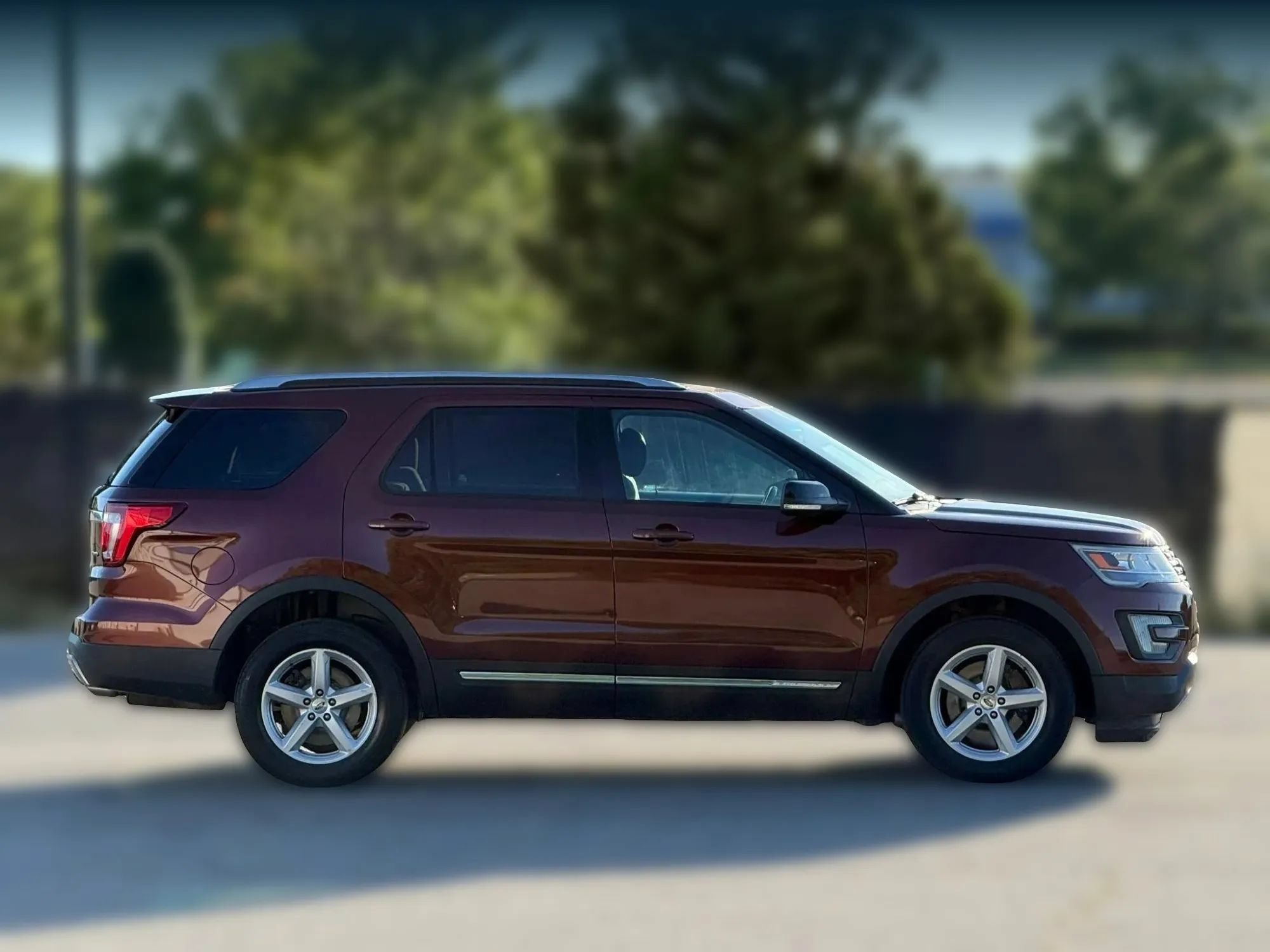 Used 2016 Ford Explorer XLT w/ Equipment Group 201A AWD/4WD image 7