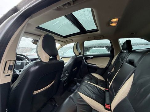 Used 2011 Volvo XC60 T6 R-Design w/ Convenience Pkg image 25