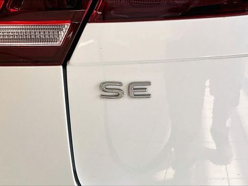 Used 2023 Volkswagen Tiguan SE R-Line AWD/4WD image 31