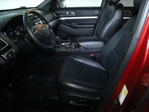 Used 2016 Ford Explorer XLT w/ Equipment Group 202A AWD/4WD image 18