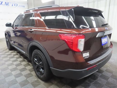 Used 2020 Ford Explorer XLT w/ Equipment Group 202A image 8