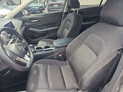 Used 2025 Nissan Altima 2.5 SV FWD image 14