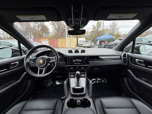 Used 2022 Porsche Cayenne AWD/4WD image 22