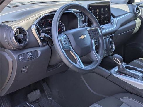 Used 2025 Chevrolet Blazer LT FWD image 11