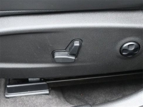 Used 2016 Chrysler 300 C w/ Safetytec Plus Group image 20