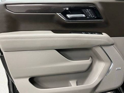 Used 2025 GMC Yukon XL Elevation w/ Elevation Premium Package AWD/4WD image 24
