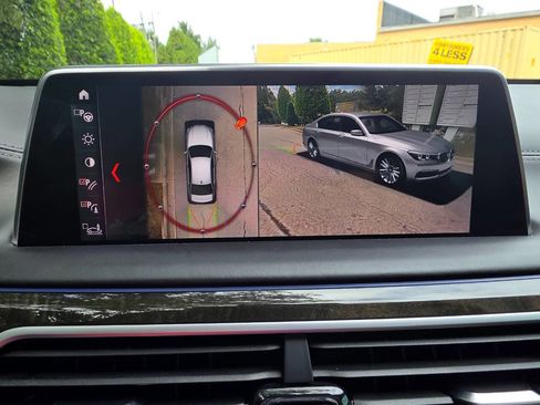 Used 2019 BMW 750i xDrive w/ Executive Package image 31