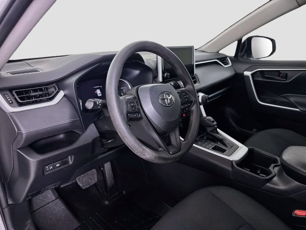 Used 2023 Toyota RAV4 LE AWD/4WD image 10