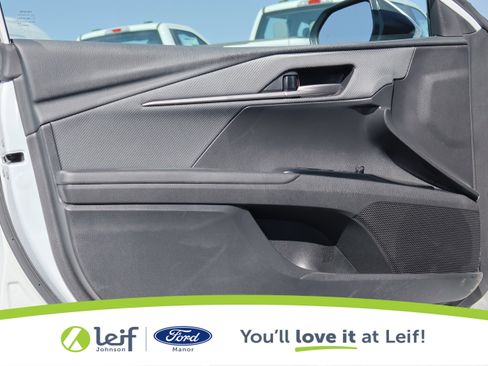 Used 2025 Toyota Camry SE image 10