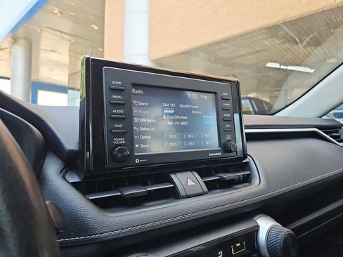 Used 2021 Toyota RAV4 LE FWD image 28