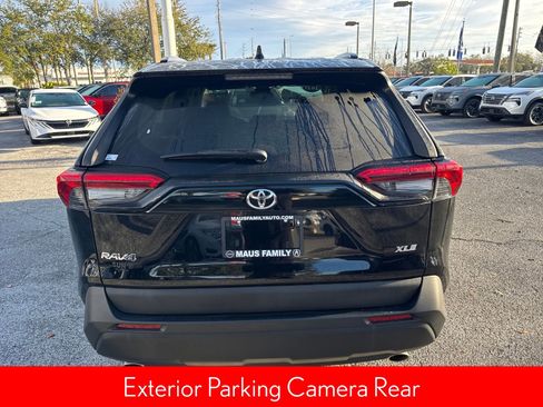 Used 2021 Toyota RAV4 XLE image 7