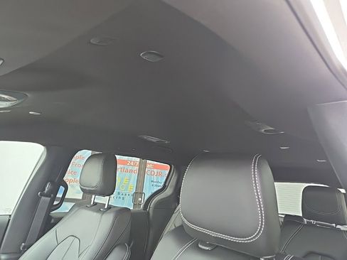 New 2026 Chrysler Pacifica Select image 33