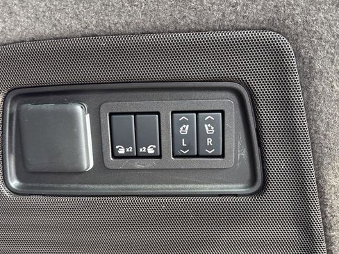 Used 2024 Cadillac Escalade Sport w/ LPO, ONYX Package image 28