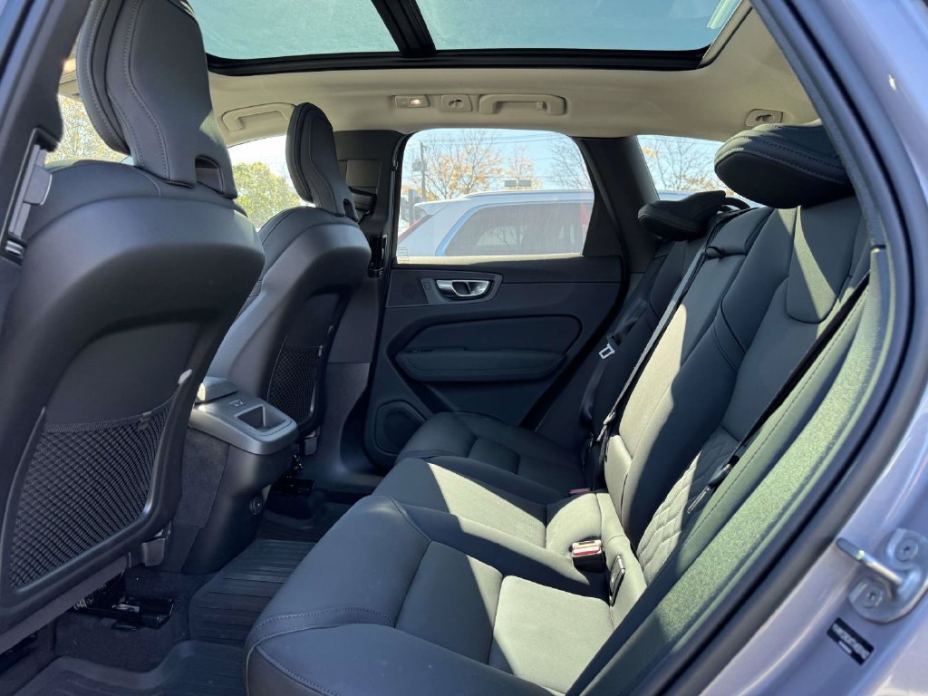 Used 2026 Volvo XC60 B5 Plus AWD/4WD image 9