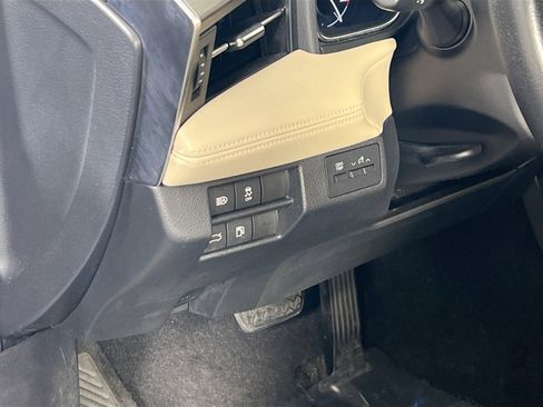 Used 2019 Toyota Avalon XLE image 10