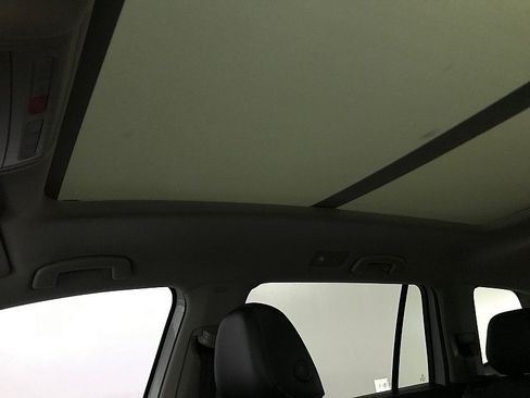 Used 2019 Volkswagen Atlas SE FWD image 26