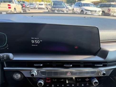 Used 2024 Kia Telluride S w/ S Sunroof Package image 11