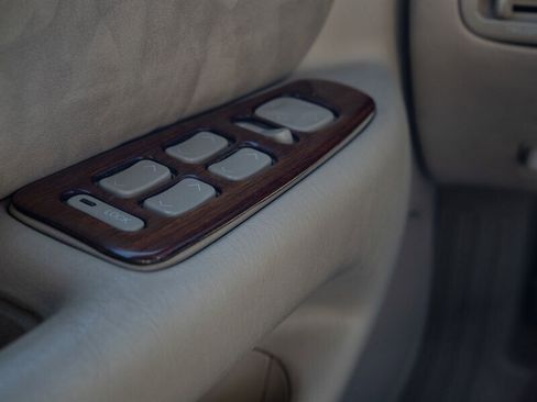 Used 1999 Cadillac Seville SLS w/ Personalization Pkg image 36