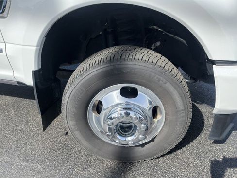 Used 2022 Ford F350 Platinum w/ FX4 Off-Road Package image 3