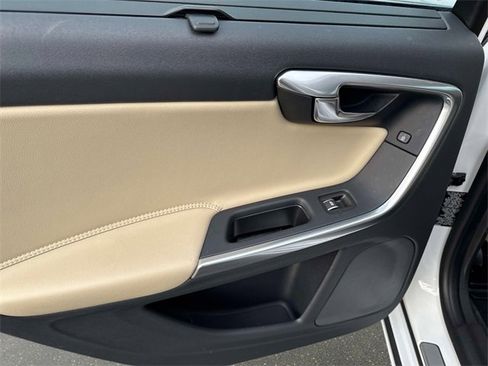 Used 2017 Volvo S60 T5 Inscription Platinum w/ Climate Package image 9