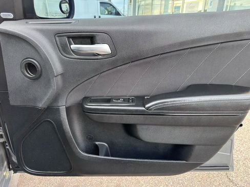 Used 2019 Dodge Charger R/T w/ Blacktop Package image 28