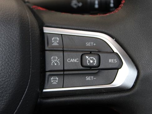 Used 2025 Jeep Compass Trailhawk AWD/4WD image 35
