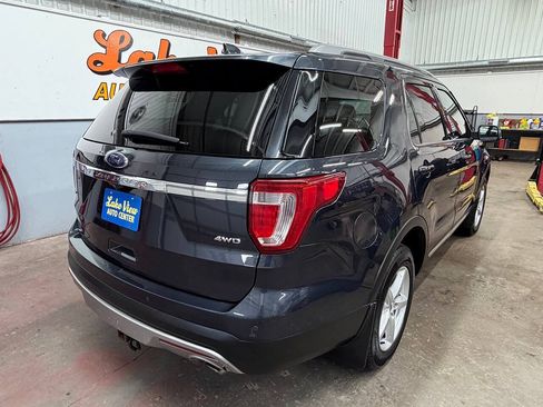Used 2017 Ford Explorer XLT w/ XLT Technology Feature Bundle AWD/4WD image 5