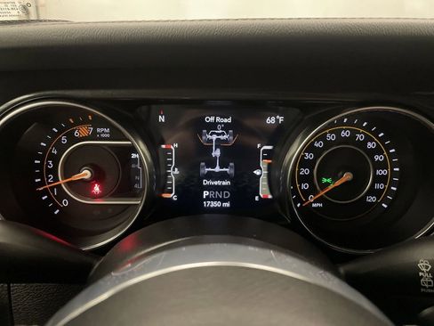 Used 2023 Jeep Wrangler Altitude image 6