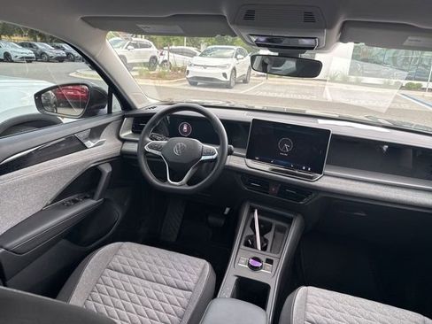 Certified 2025 Volkswagen Tiguan S FWD image 12