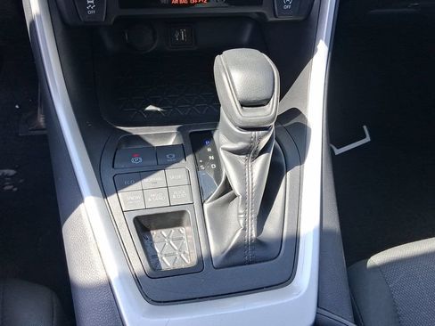 Used 2025 Toyota RAV4 XLE AWD/4WD image 13