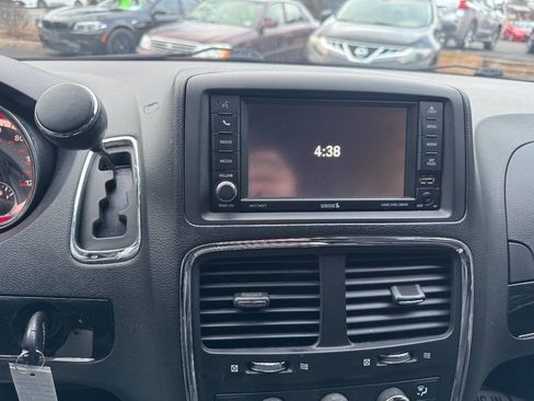 Used 2017 Dodge Grand Caravan SXT image 15