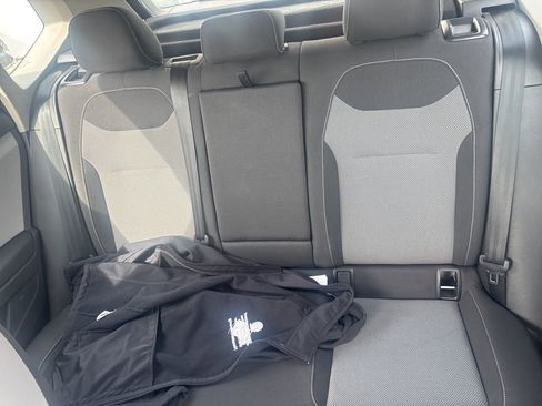 Used 2022 Volkswagen Taos S image 4