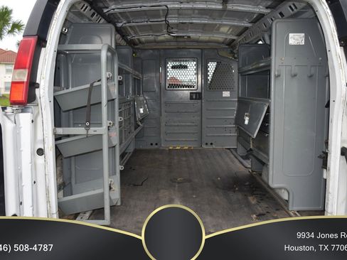 Used 2016 GMC Savana 2500 RWD image 10