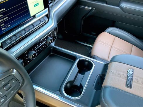 Used 2025 Chevrolet Silverado 3500 High Country w/ Technology Package image 16