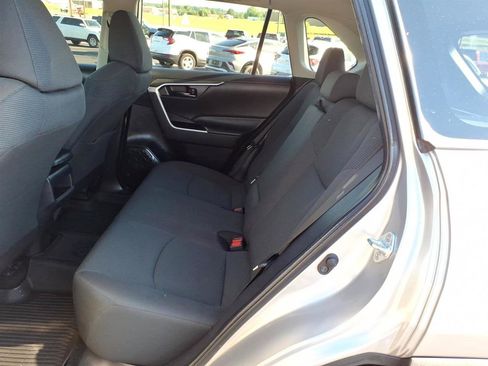Used 2021 Toyota RAV4 LE AWD/4WD image 9