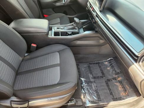 Used 2025 Kia Sorento LX image 14