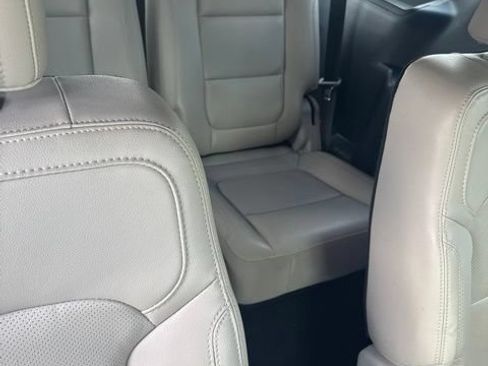 Used 2018 Ford Explorer Limited w/ Equipment Group 301A FWD image 11
