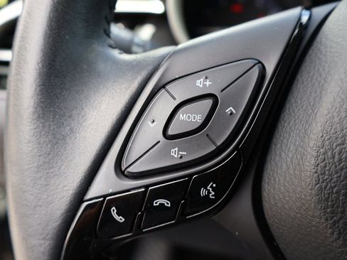 Used 2022 Toyota C-HR Limited image 40