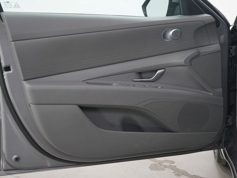 Used 2023 Hyundai Elantra SE image 18