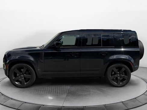Used 2025 Land Rover Defender 110 X-Dynamic SE AWD/4WD image 4