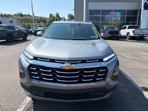Used 2025 Chevrolet Equinox LT FWD image 2
