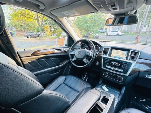 Used 2016 Mercedes-Benz GL 450 4MATIC w/ Premium I Package image 32