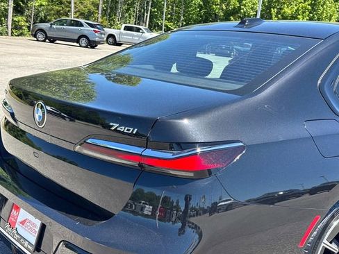 Used 2025 BMW 740i xDrive AWD/4WD image 12