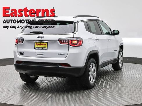 Used 2024 Jeep Compass Latitude AWD/4WD image 5