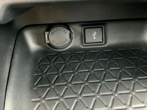 Used 2021 Toyota RAV4 XLE FWD image 38