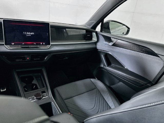 Certified 2026 Volkswagen Tiguan SE R-Line FWD image 23